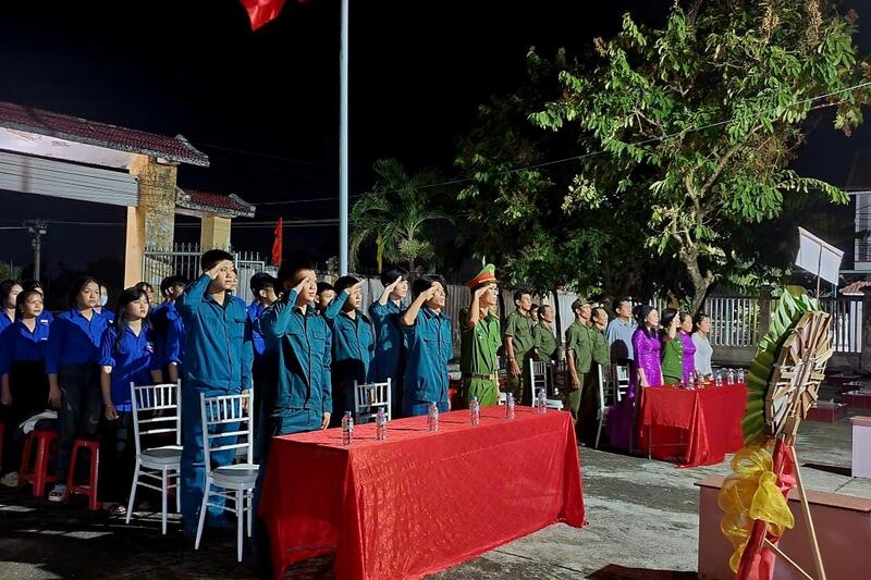 Hoạt động thắp nến tri ân